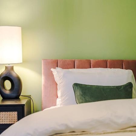 5 Bed Salford Sanctuary Retreat Villa Manchester Ngoại thất bức ảnh