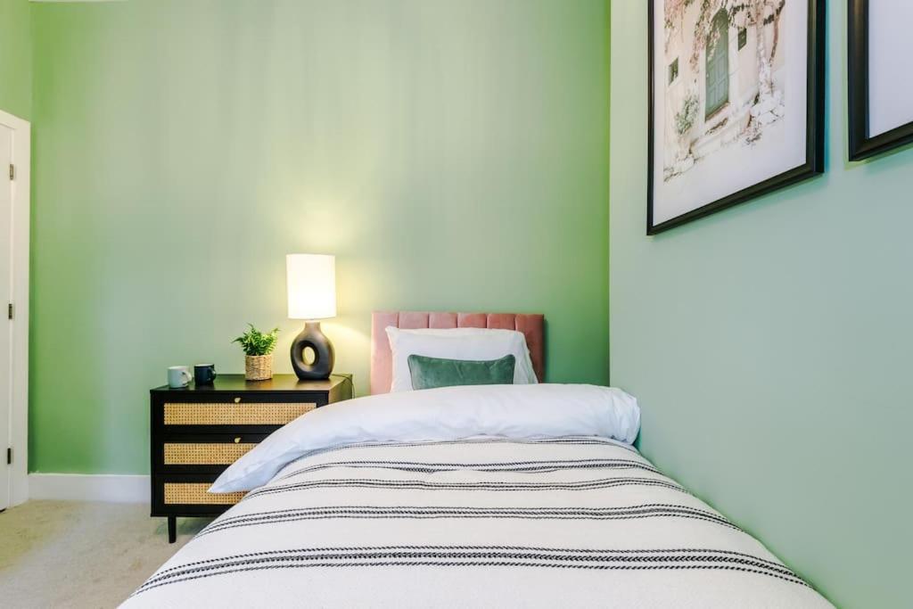 5 Bed Salford Sanctuary Retreat Villa Manchester Ngoại thất bức ảnh