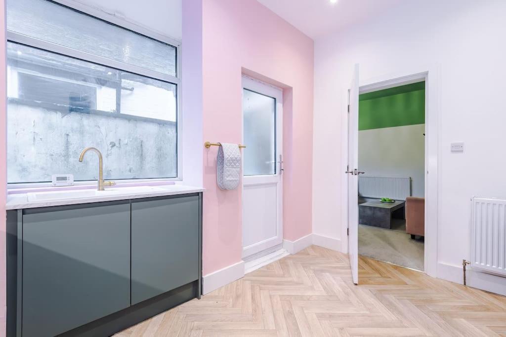 5 Bed Salford Sanctuary Retreat Villa Manchester Ngoại thất bức ảnh