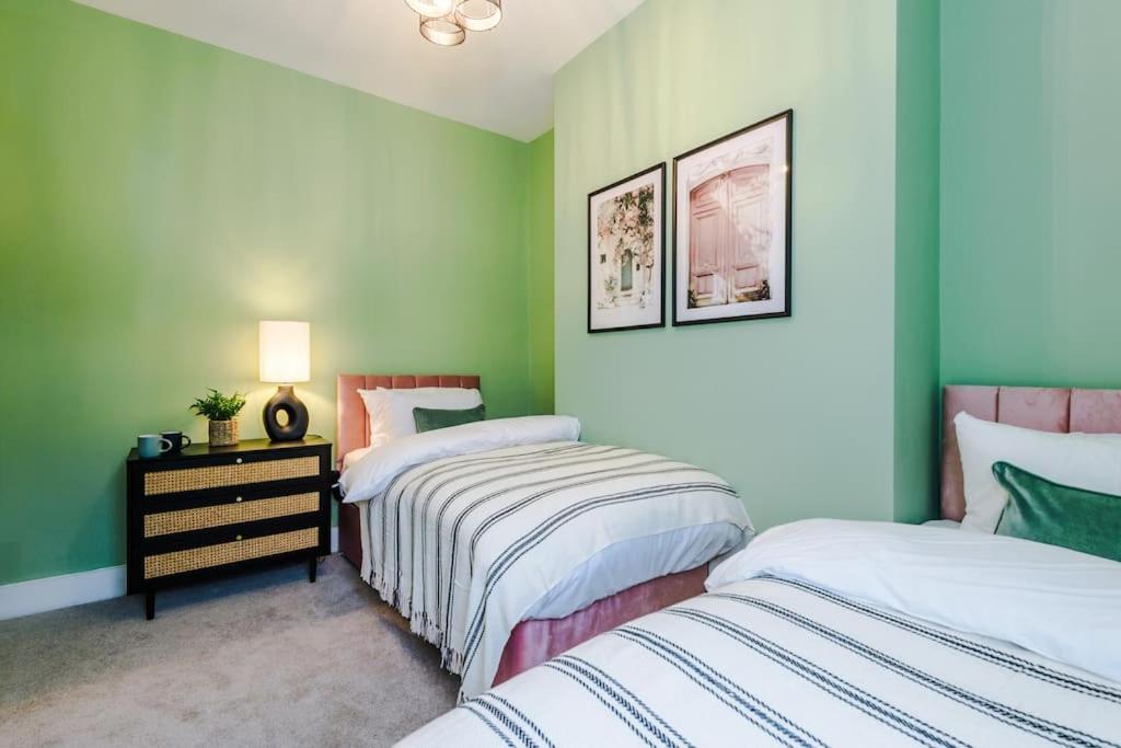 5 Bed Salford Sanctuary Retreat Villa Manchester Ngoại thất bức ảnh