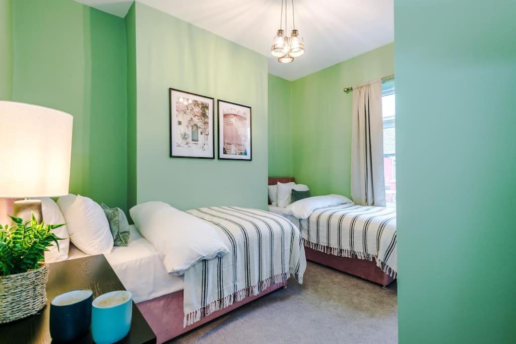 5 Bed Salford Sanctuary Retreat Villa Manchester Ngoại thất bức ảnh